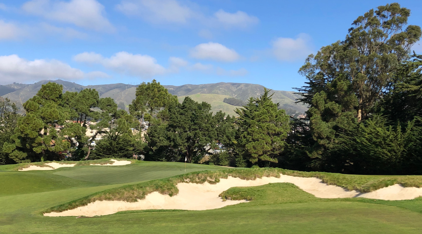 A deep bunker guards the front right
