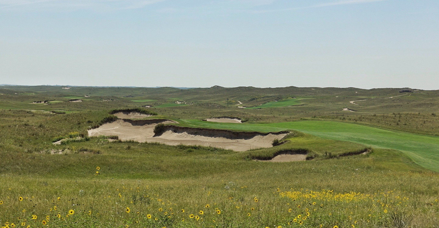 The tee shot on the 16th plays over a massive bunker The tee shot on the 16th plays over a massive bunker
