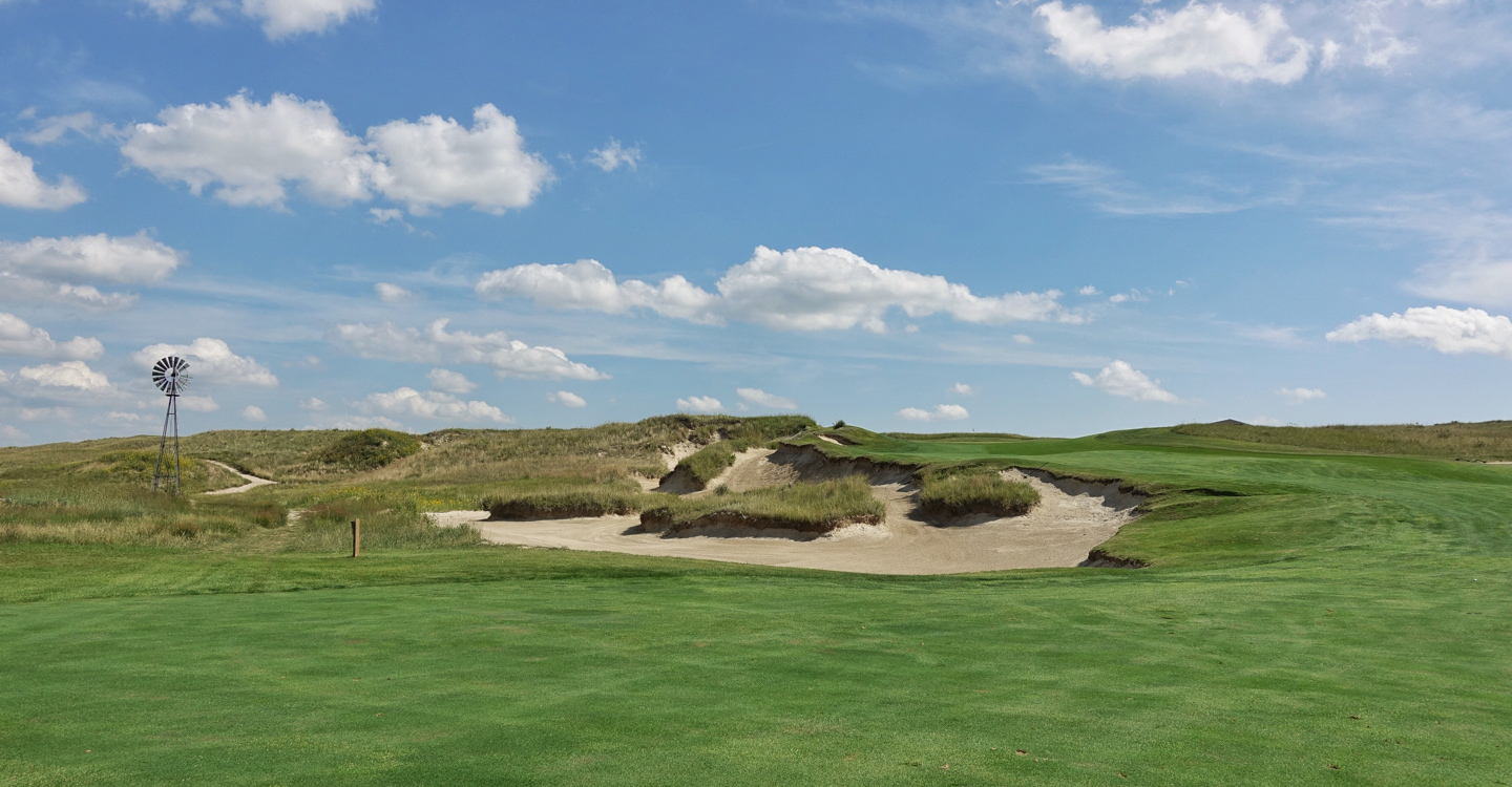 The flag is just barely visible from the fairway below The flag is just barely visible from the fairway below
