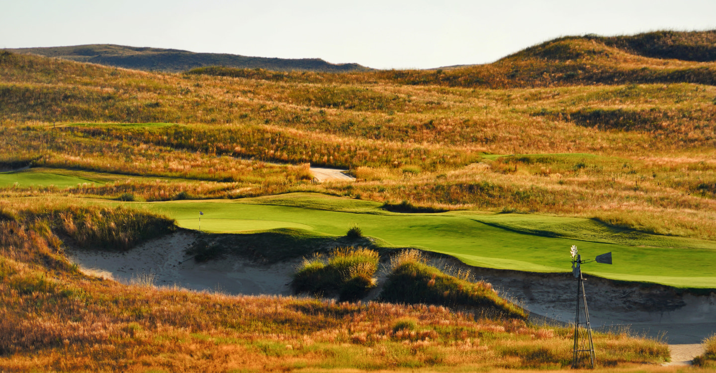 The 18th climbs a considerable distance up the hill The 18th climbs a considerable distance up the hill