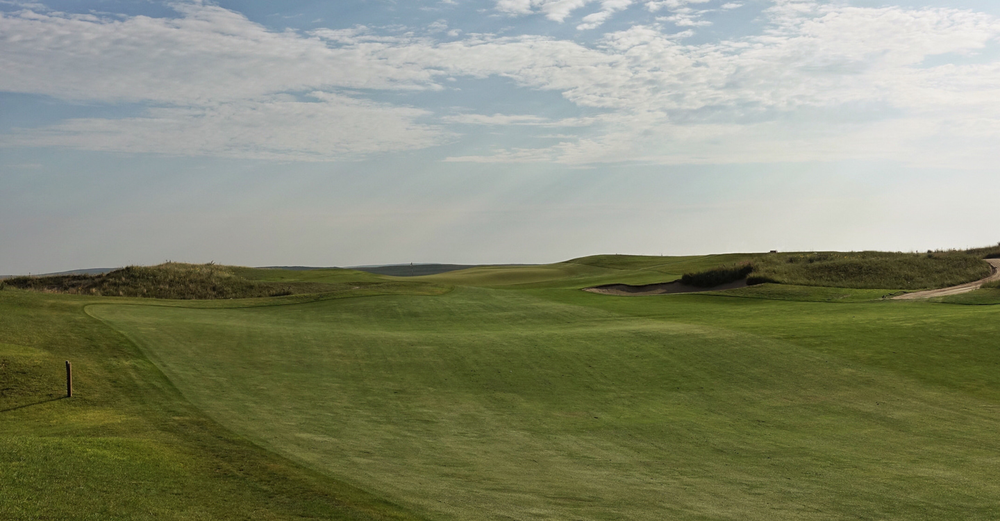 Angles matter when approaching the contoured green Angles matter when approaching the contoured green