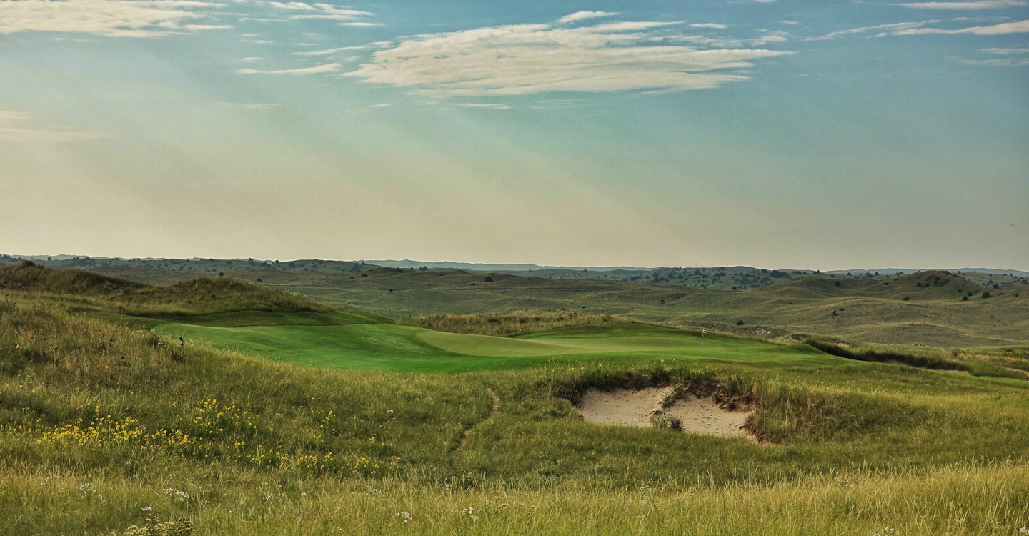 Players can utilize the high left side to feed balls to right pins Players can utilize the high left side to feed balls to right pins