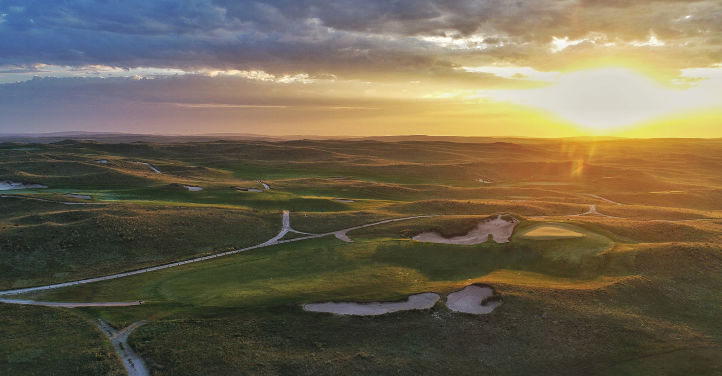 The bunker, the green and the slope — three potential outcomes for the bold The bunker, the green and the slope — three potential outcomes for the bold