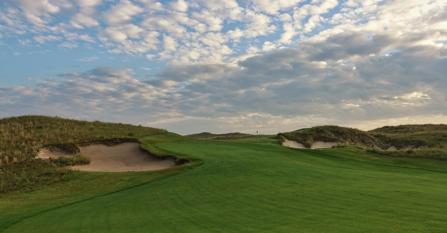 Coming in from the left is ideal for right pins Coming in from the left is ideal for right pins